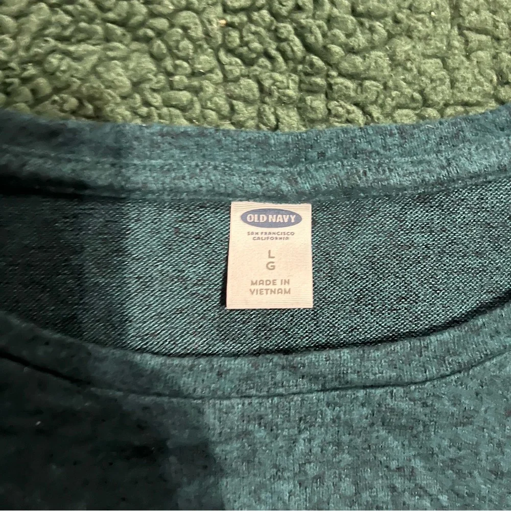 Cold shoulder Top - Picture 2 of 2